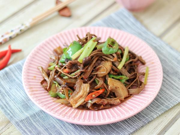 干鍋茶樹菇的做法-家常味炒菜譜-易網健康養生網 干鍋茶樹菇的做法-家常味炒菜譜