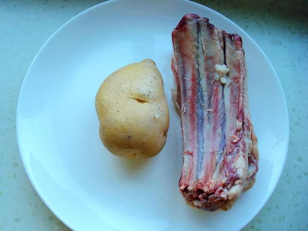 土豆燒羊肉的做法-家常味燒菜譜-易網<a href=http://www.xllyou.com/ target=_blank class=infotextkey>健康養生</a>網 土豆燒羊肉的做法-家常味燒菜譜