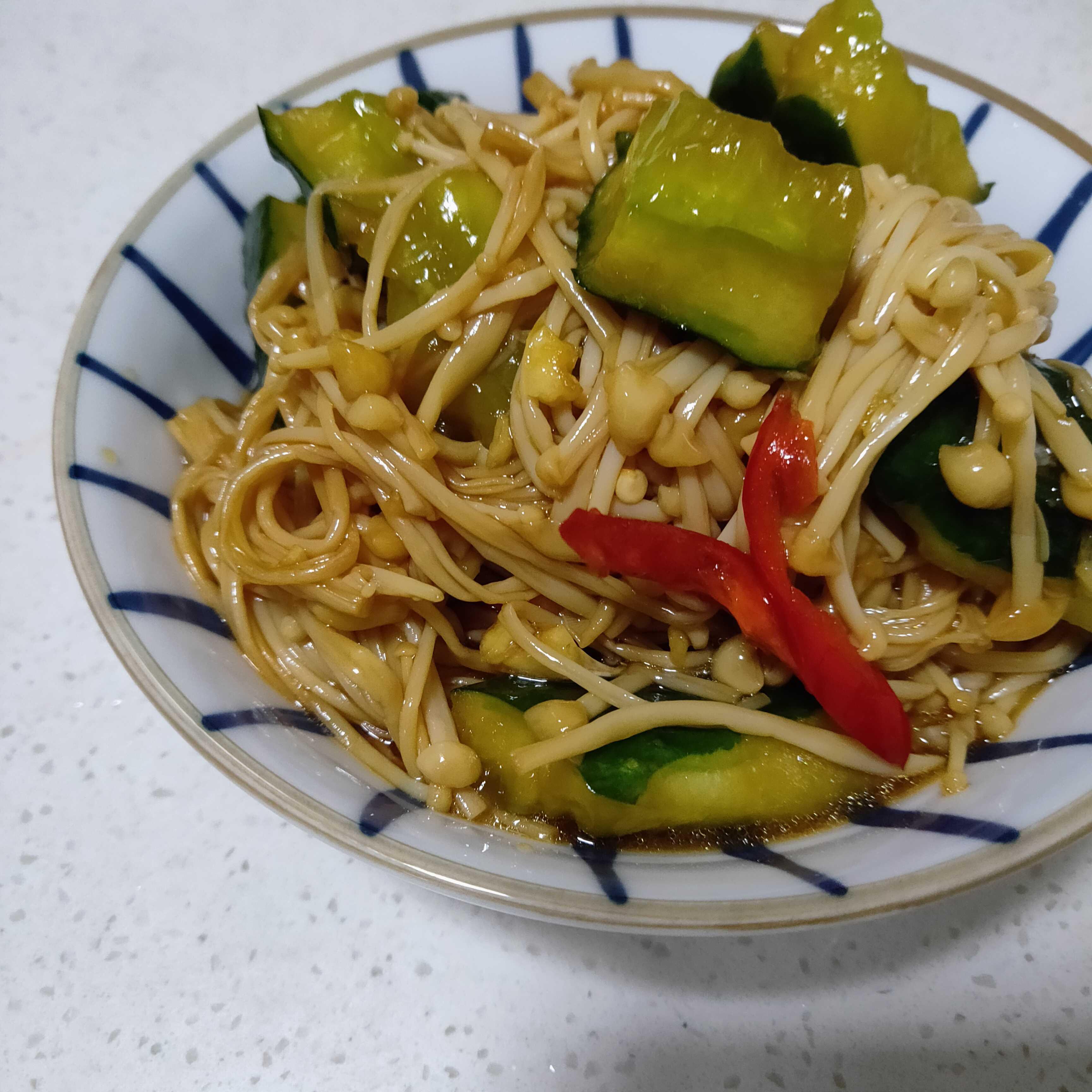 涼拌黃瓜金針菇的做法-家常味拌菜譜-易網(wǎng)健康養(yǎng)生網(wǎng) 涼拌黃瓜金針菇的做法-家常味拌菜譜