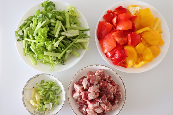 彩椒炒肉的做法-家常味炒菜譜-易網健康養生網 彩椒炒肉的做法-家常味炒菜譜