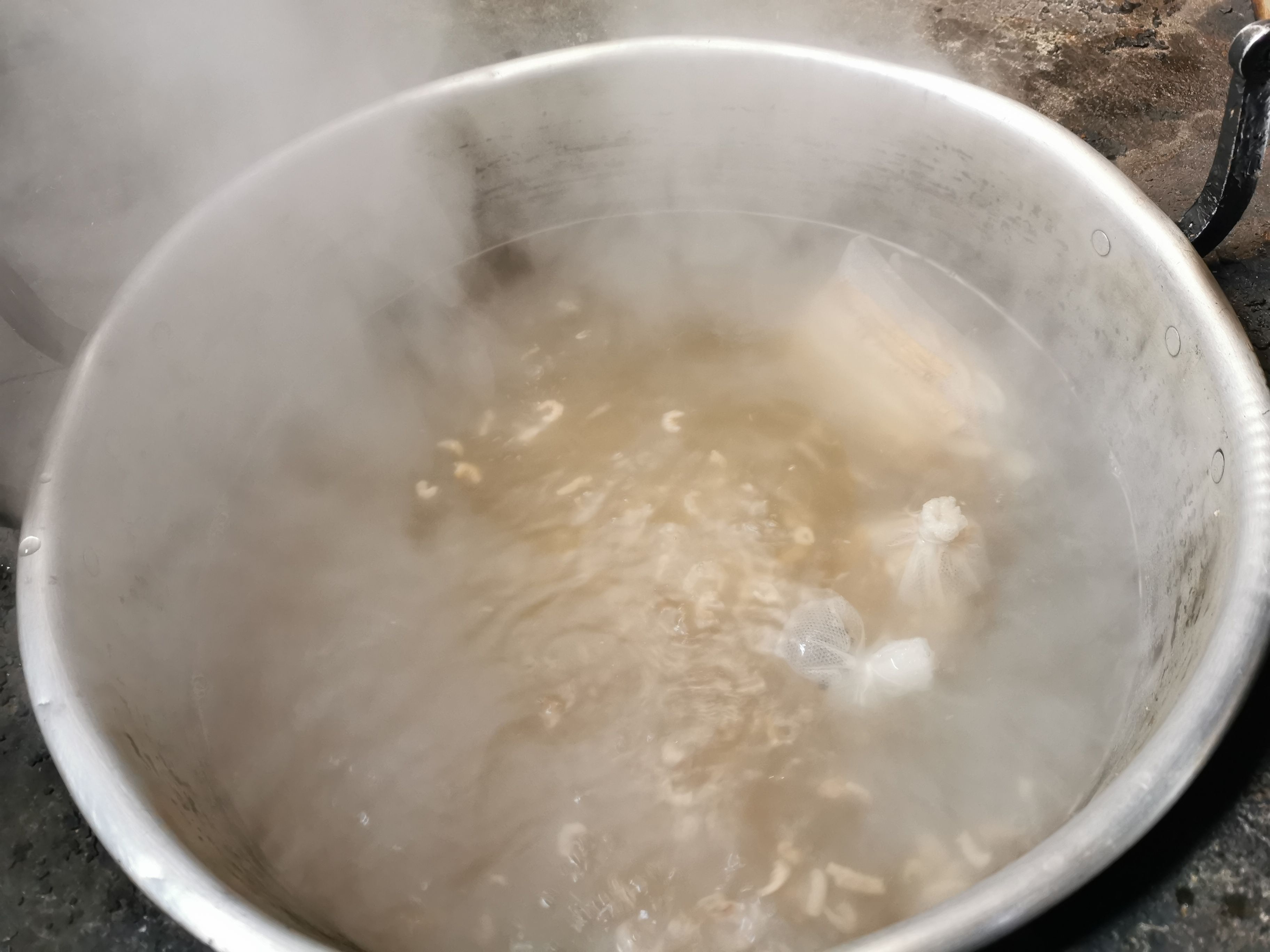 豬肚雞煲（鳳投胎版）的做法-咸鮮味煲菜譜