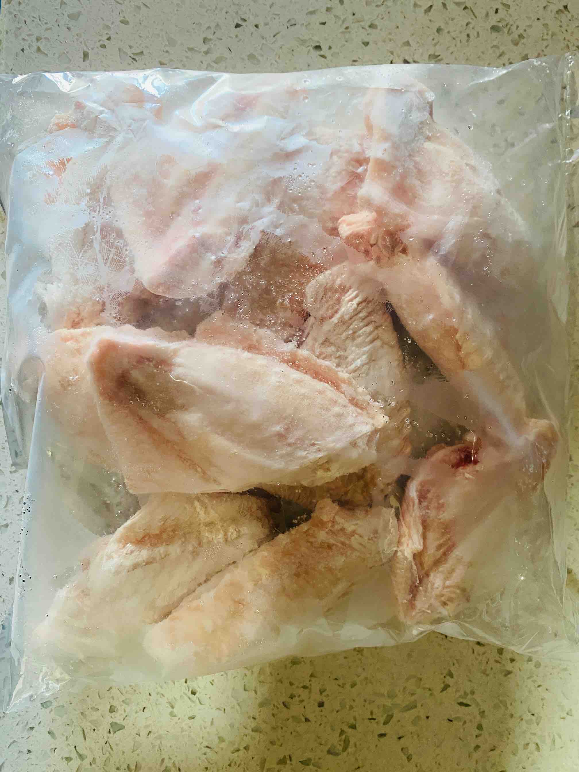 秘制烤雞翅的做法-椒麻味烤菜譜-易網<a href=http://www.xllyou.com/ target=_blank class=infotextkey>健康養生</a>網 秘制烤雞翅的做法-椒麻味烤菜譜