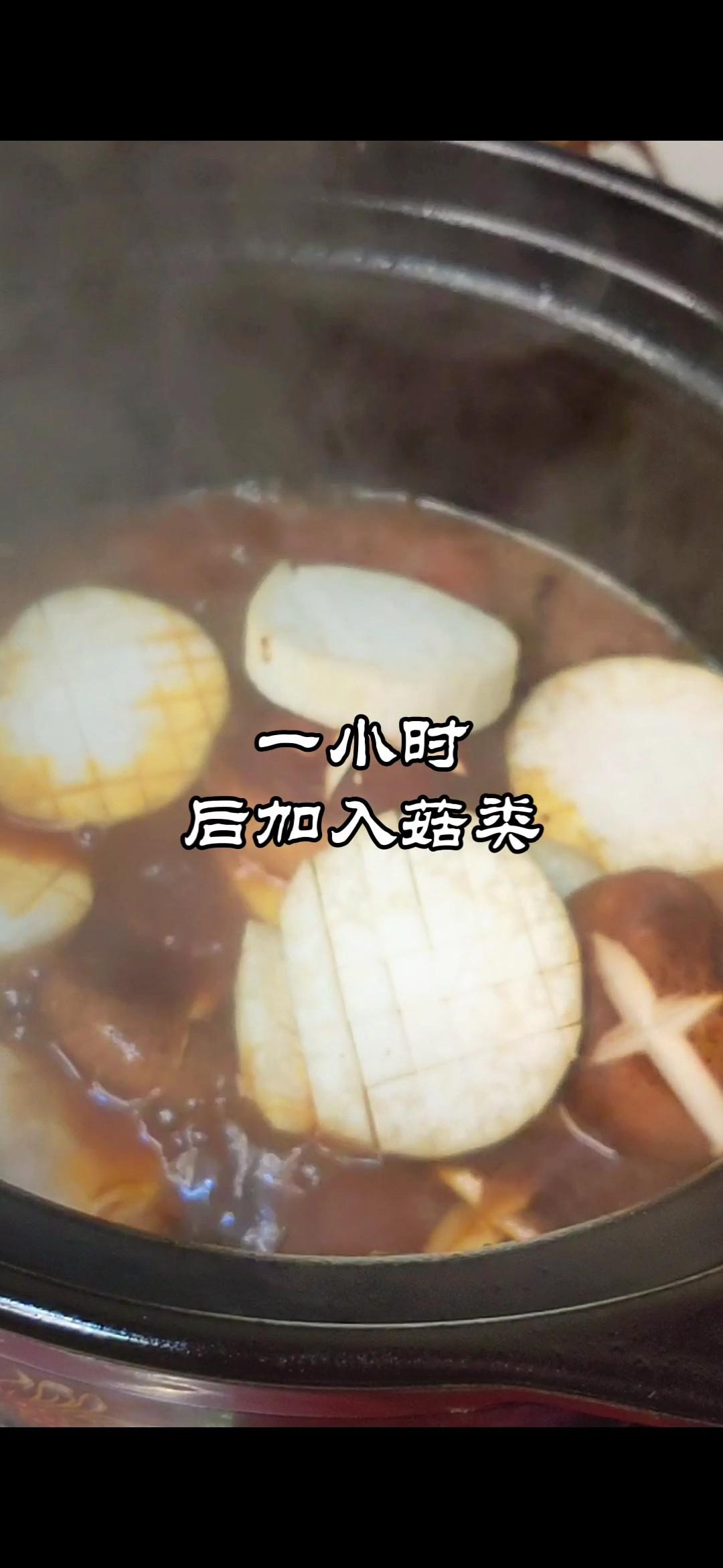 過年做啥菜~紅海參燜紅燒肉的做法-五香味燉菜譜-易網健康養生網 過年做啥菜~紅海參燜紅燒肉的做法-五香味燉菜譜