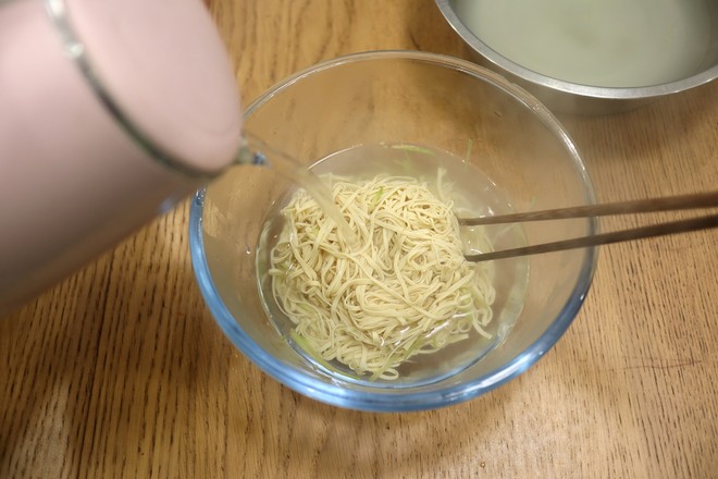 燙拌豆腐絲的做法-家常味拌菜譜-易網健康養生網 燙拌豆腐絲的做法-家常味拌菜譜