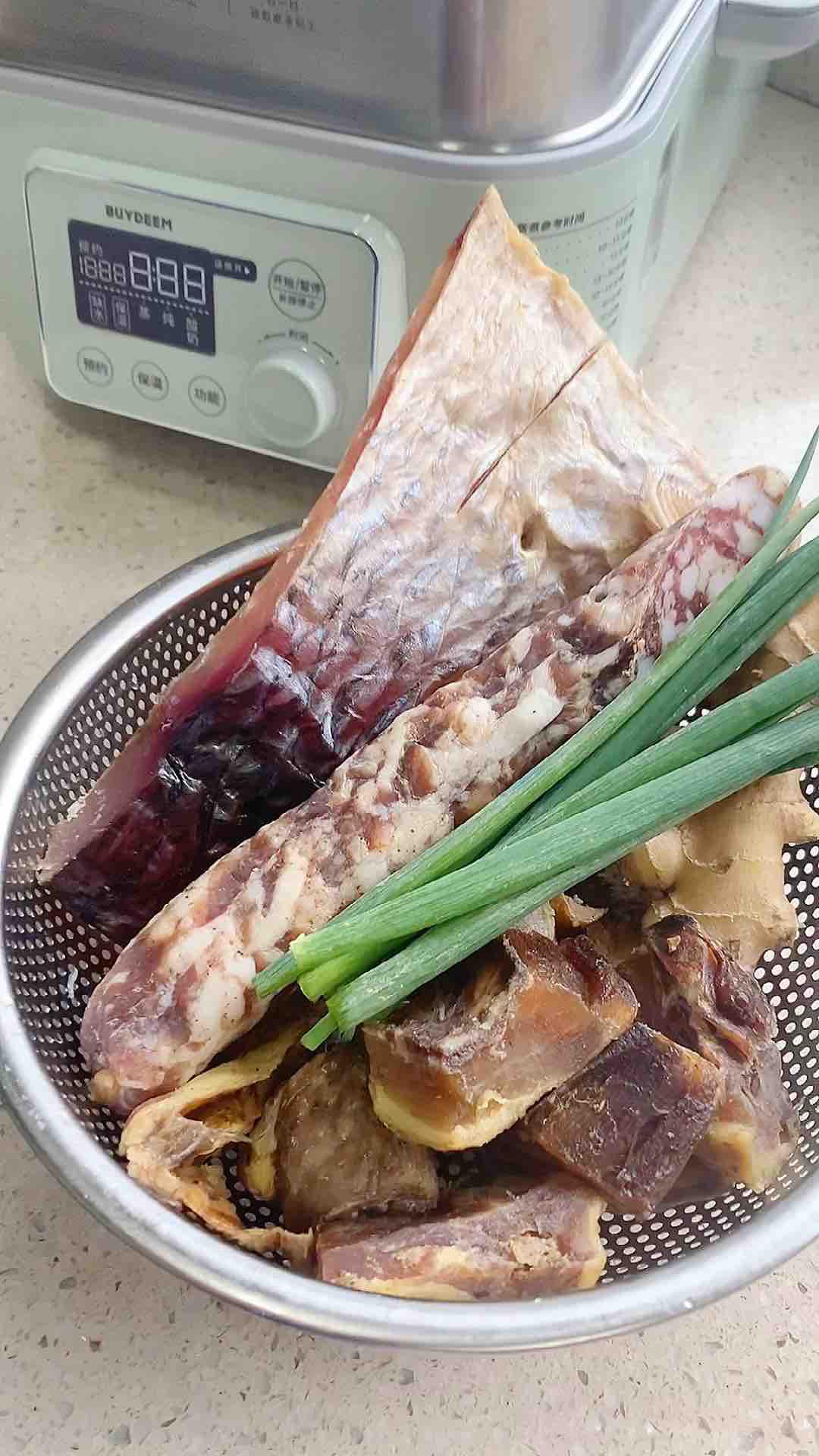 臘味合蒸老家專屬的年味,娃爸邊吃邊感慨的做法-家常味蒸菜譜-易網(wǎng)<a href=http://www.xllyou.com/ target=_blank class=infotextkey>健康養(yǎng)生</a>網(wǎng) 臘味合蒸老家專屬的年味,娃爸邊吃邊感慨的做法-家常味蒸菜譜