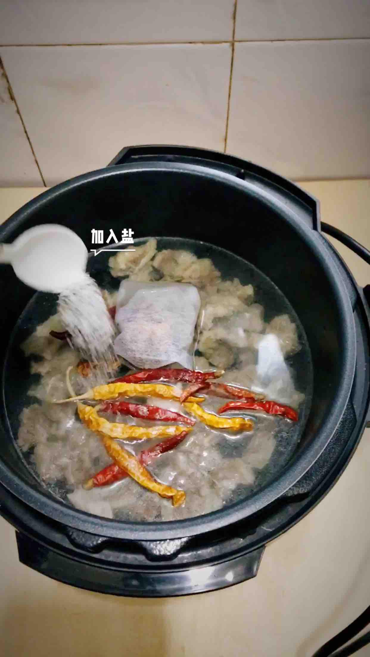 砂鍋燉牛腩的做法-香辣味燉菜譜-易網健康養生網 砂鍋燉牛腩的做法-香辣味燉菜譜