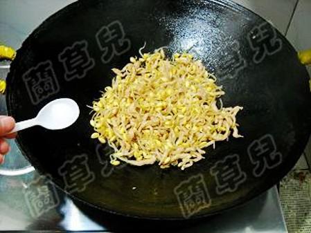 韭菜豆芽雞絲的做法-家常味炒菜譜-易網(wǎng)健康養(yǎng)生網(wǎng) 韭菜豆芽雞絲的做法-家常味炒菜譜