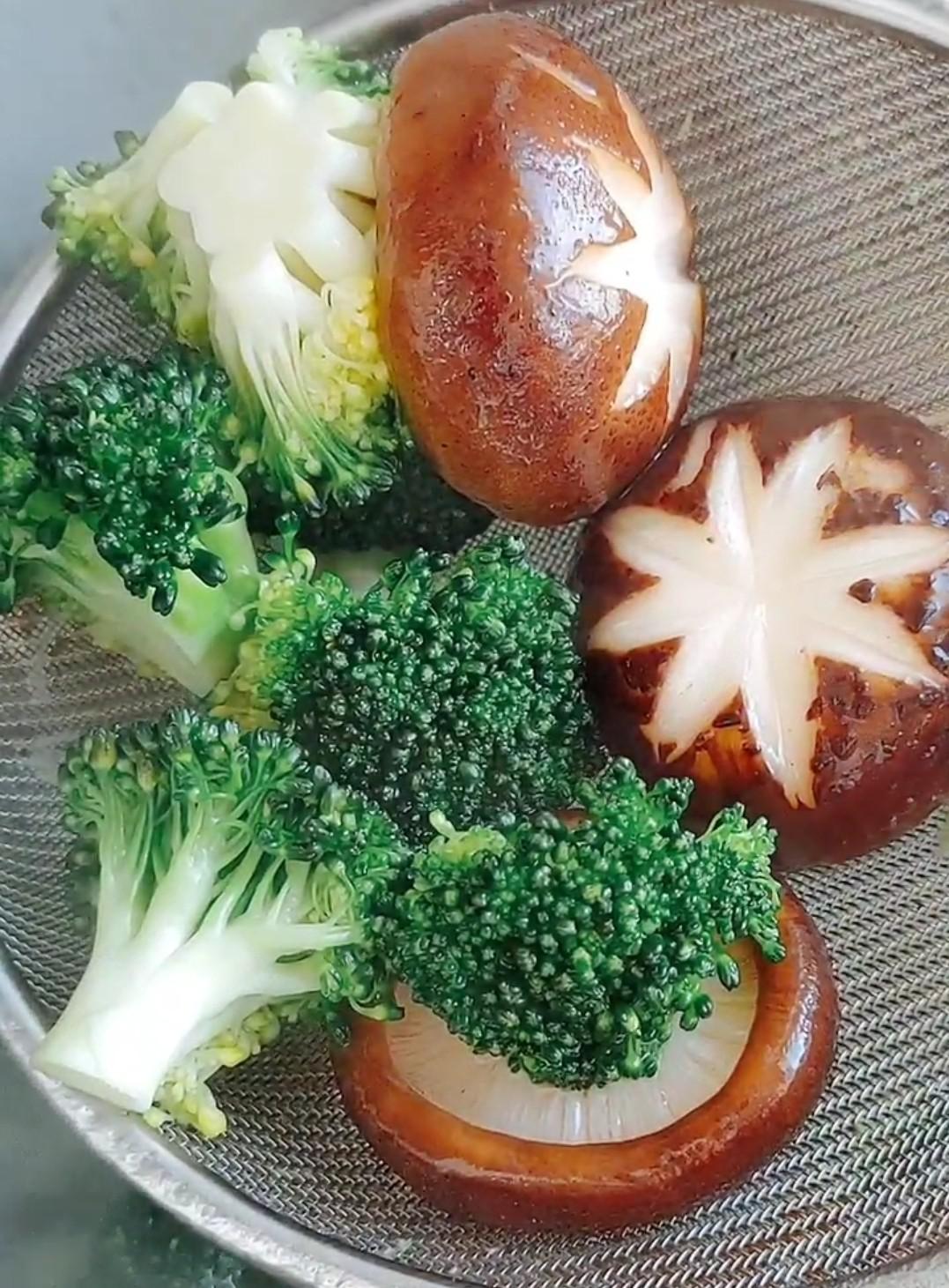 鮑魚撈飯的做法-咸鮮味煮菜譜-易網健康養生網 鮑魚撈飯的做法-咸鮮味煮菜譜