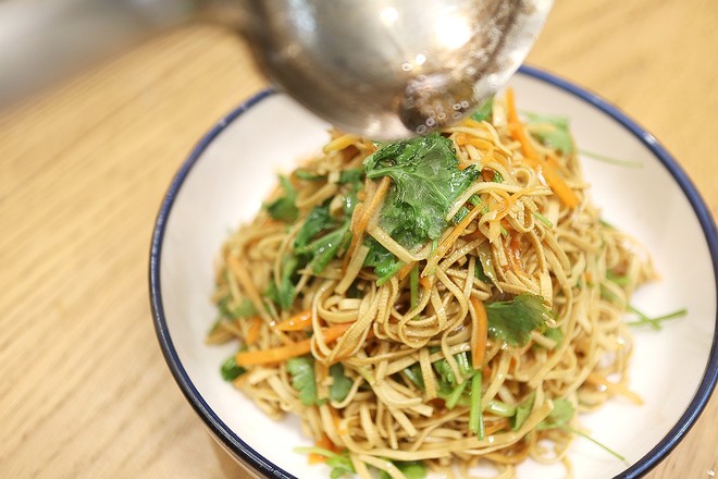 燙拌豆腐絲的做法-家常味拌菜譜-易網健康養生網 燙拌豆腐絲的做法-家常味拌菜譜