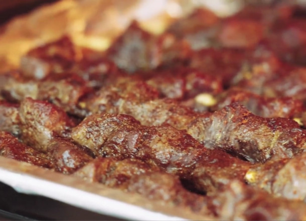 烤羊肉串的做法-其它口味烤菜譜-易網(wǎng)健康養(yǎng)生網(wǎng) 烤羊肉串的做法-其它口味烤菜譜