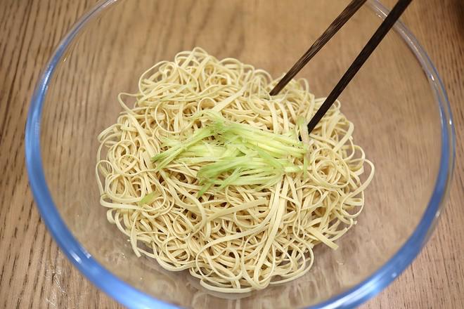 燙拌豆腐絲的做法-家常味拌菜譜-易網健康養生網 燙拌豆腐絲的做法-家常味拌菜譜