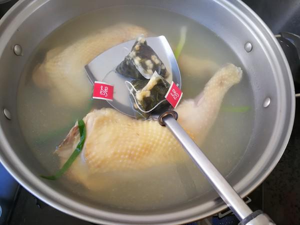 白切雞放點它，清香不油膩，肉質嫩滑好吃，方法很簡單的做法-家常味煮菜譜