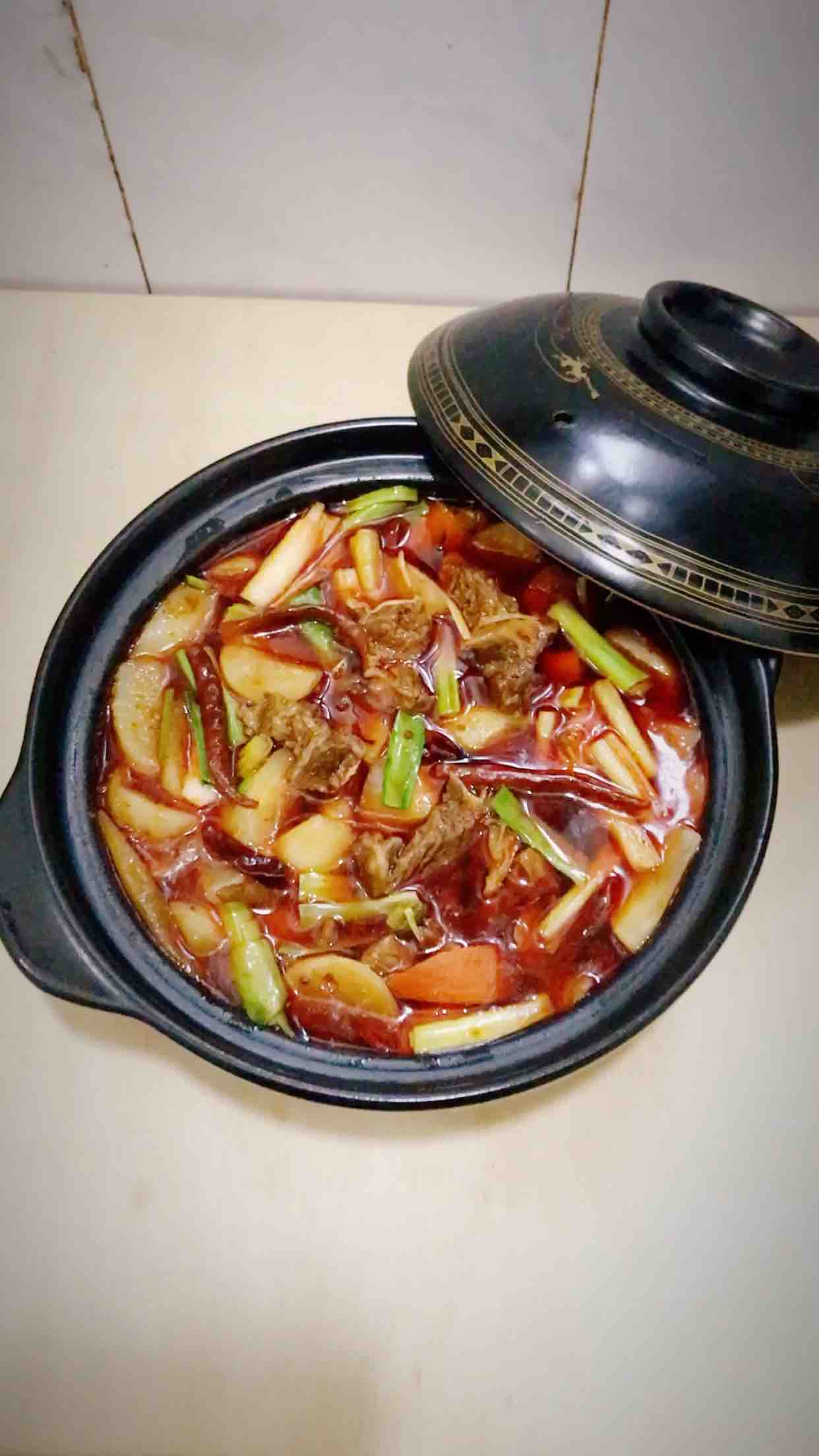 砂鍋燉牛腩的做法-香辣味燉菜譜-易網健康養生網 砂鍋燉牛腩的做法-香辣味燉菜譜