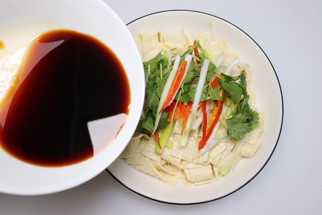 沖油豆腐皮的做法-家常味煮菜譜-易網健康養(yǎng)生網 沖油豆腐皮的做法-家常味煮菜譜