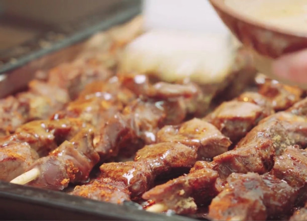 烤羊肉串的做法-其它口味烤菜譜-易網(wǎng)健康養(yǎng)生網(wǎng) 烤羊肉串的做法-其它口味烤菜譜