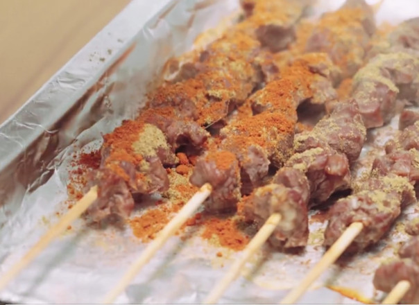 烤羊肉串的做法-其它口味烤菜譜-易網(wǎng)健康養(yǎng)生網(wǎng) 烤羊肉串的做法-其它口味烤菜譜