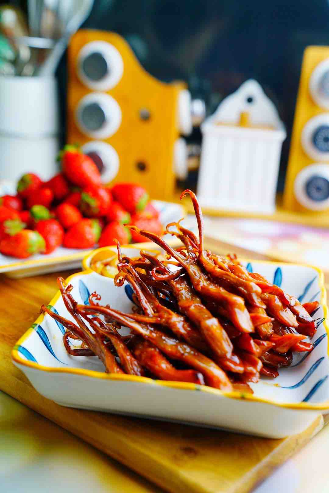 按孩子的要求，來個全新的鴨舌小吃的做法-家常味燒菜譜