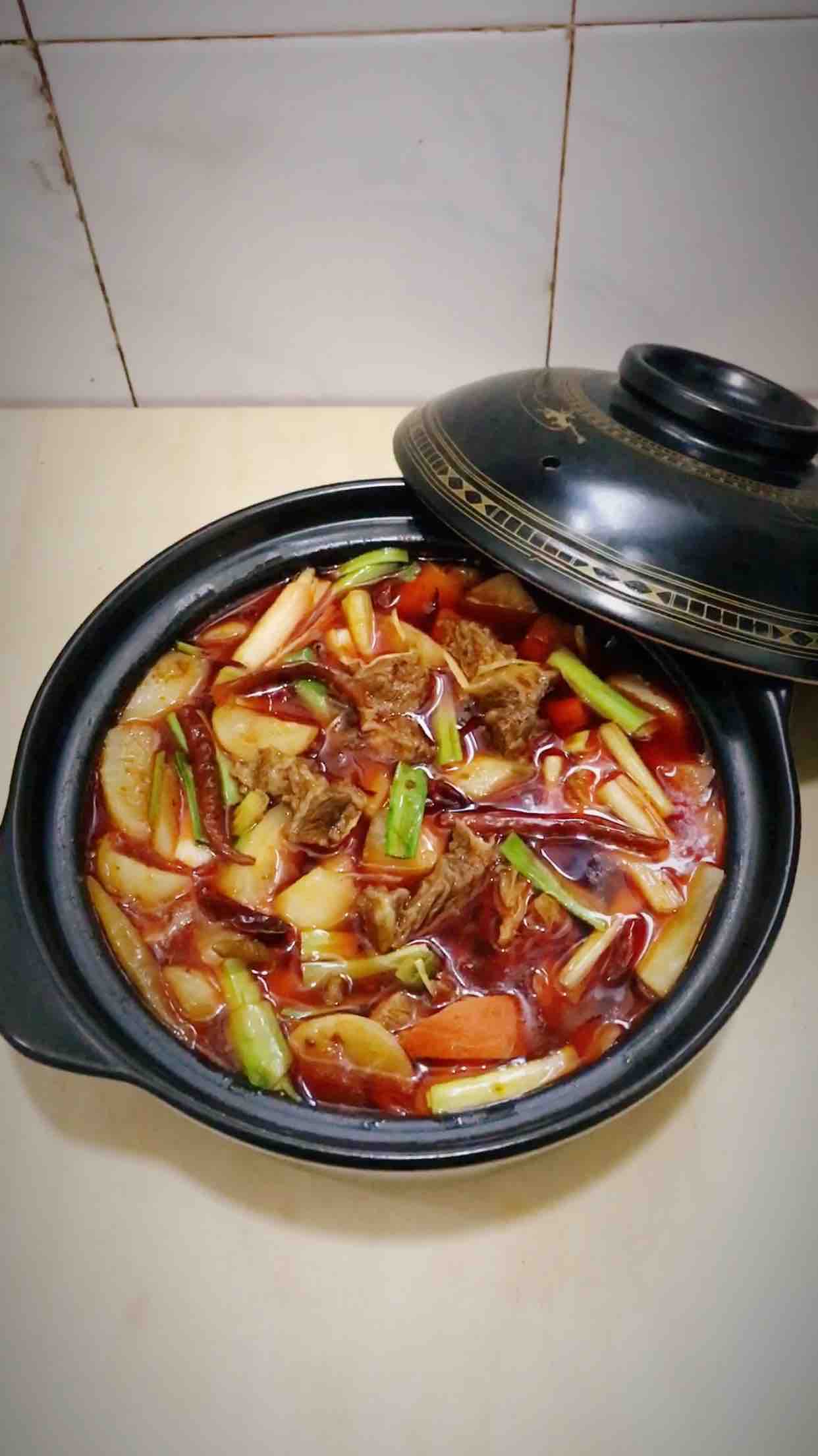 砂鍋燉牛腩的做法-香辣味燉菜譜-易網健康養生網 砂鍋燉牛腩的做法-香辣味燉菜譜