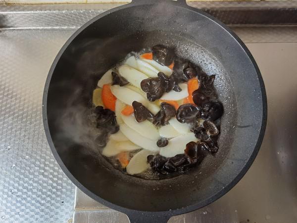 爽脆胡蘿卜山藥炒木耳的做法-咸鮮味炒菜譜