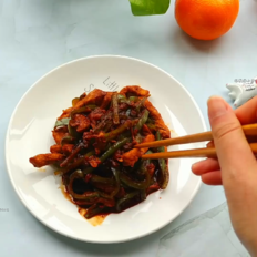 肉質(zhì)酥嫩的秘訣在此,快手家常菜——酥嫩小炒肉的做法-咸鮮味炒菜譜