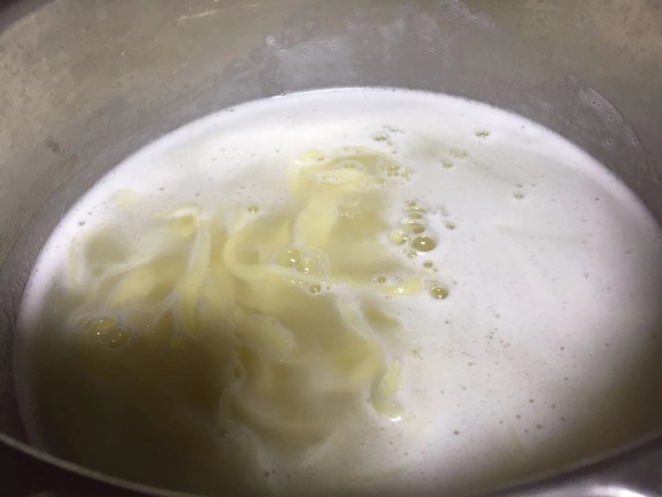 雪菜肉丁手搟面的做法-咸鮮味煮菜譜-易網(wǎng)健康養(yǎng)生網(wǎng) 雪菜肉丁手搟面的做法-咸鮮味煮菜譜