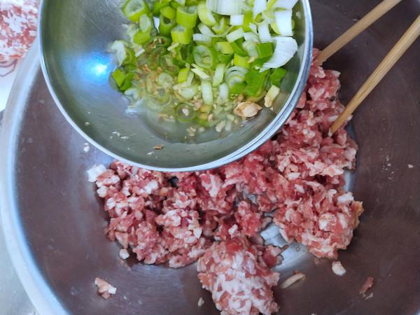 干炸丸子的做法-家常味炸菜譜-易網健康養生網 干炸丸子的做法-家常味炸菜譜