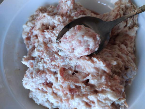 干炸丸子的做法-家常味炸菜譜-易網健康養生網 干炸丸子的做法-家常味炸菜譜