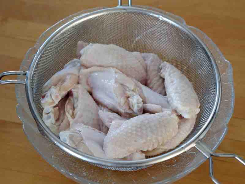 烤雞翅的做法-家常味烤菜譜-易網(wǎng)<a href=http://www.xllyou.com/ target=_blank class=infotextkey>健康養(yǎng)生</a>網(wǎng) 烤雞翅的做法-家常味烤菜譜