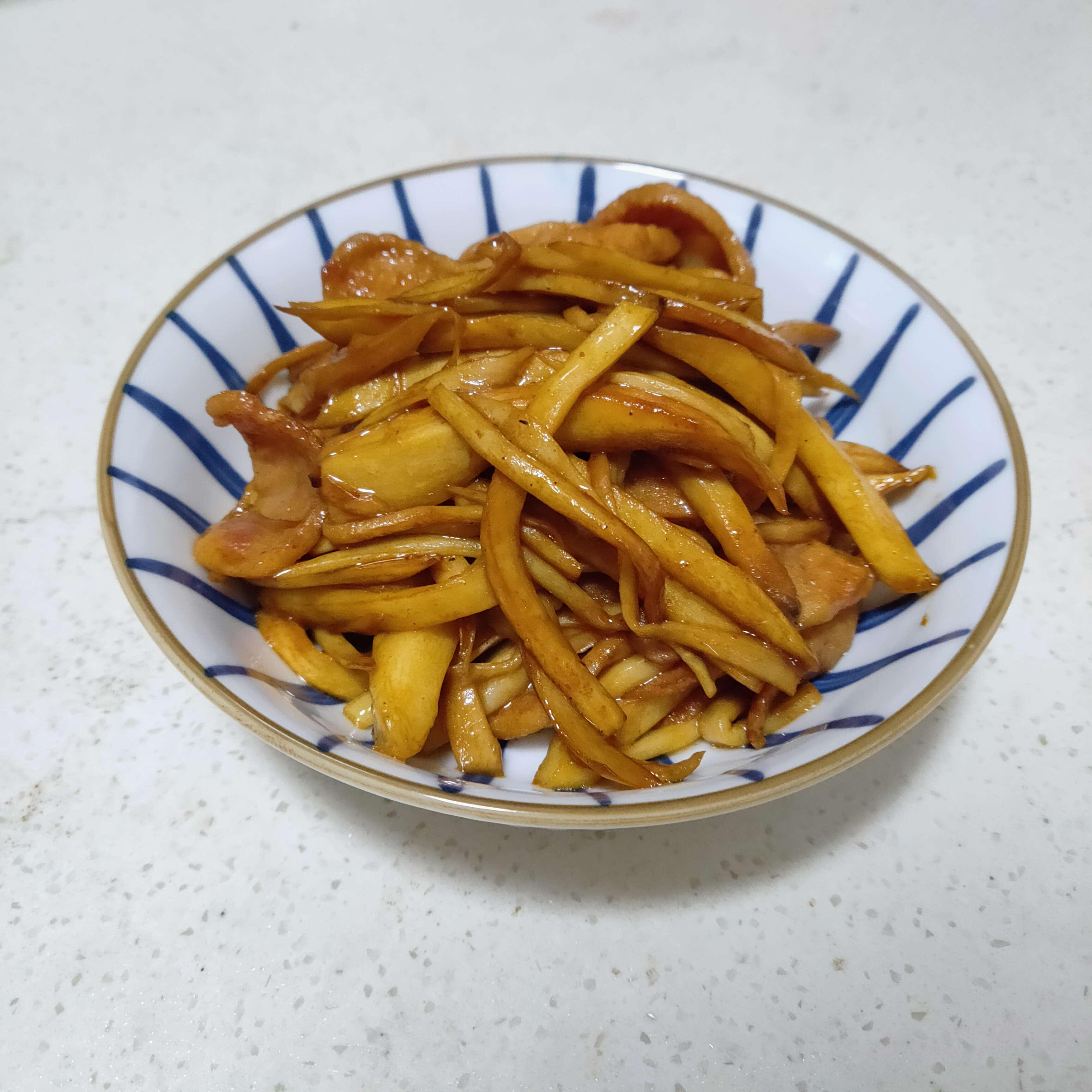 杏鮑菇炒肉腸的做法-咸鮮味炒菜譜-易網健康養生網 杏鮑菇炒肉腸的做法-咸鮮味炒菜譜