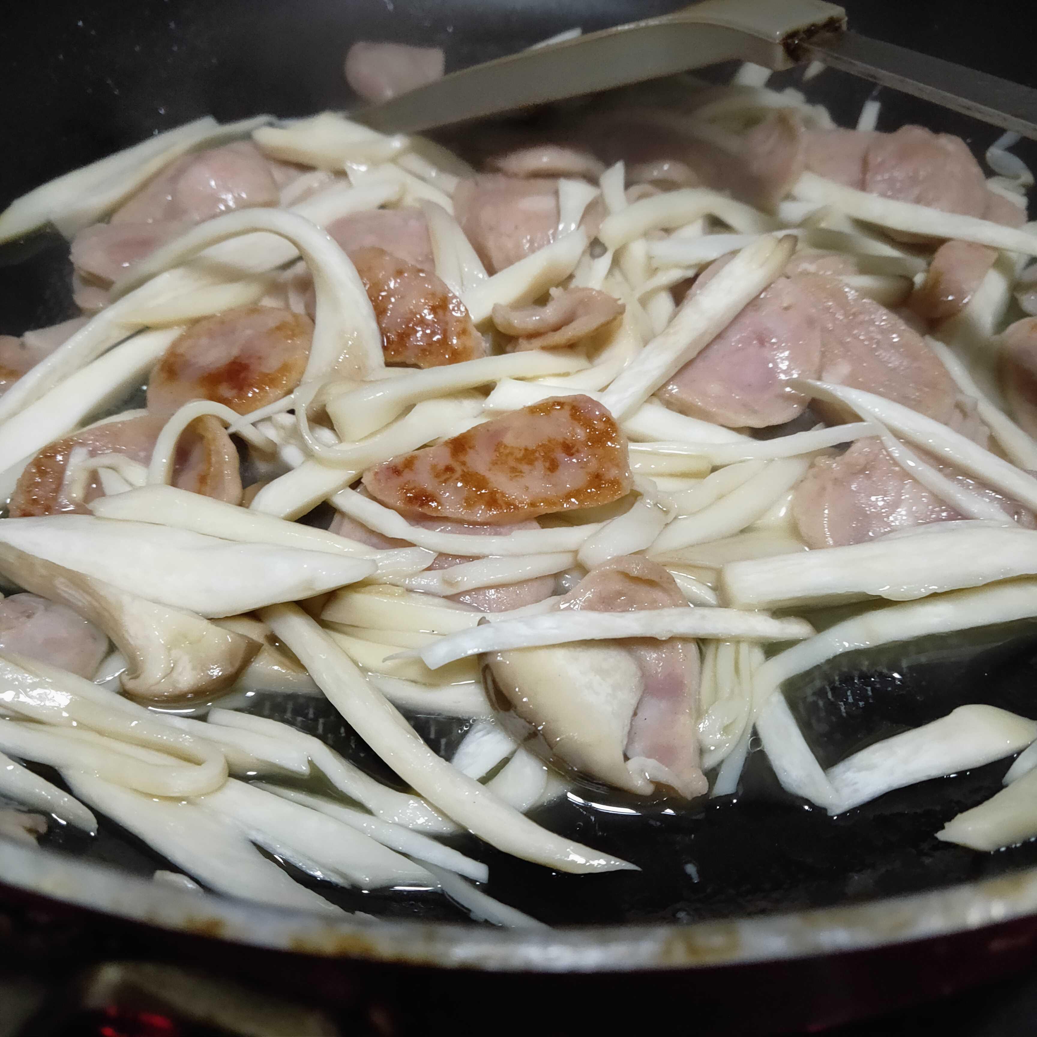 杏鮑菇炒肉腸的做法-咸鮮味炒菜譜-易網健康養生網 杏鮑菇炒肉腸的做法-咸鮮味炒菜譜