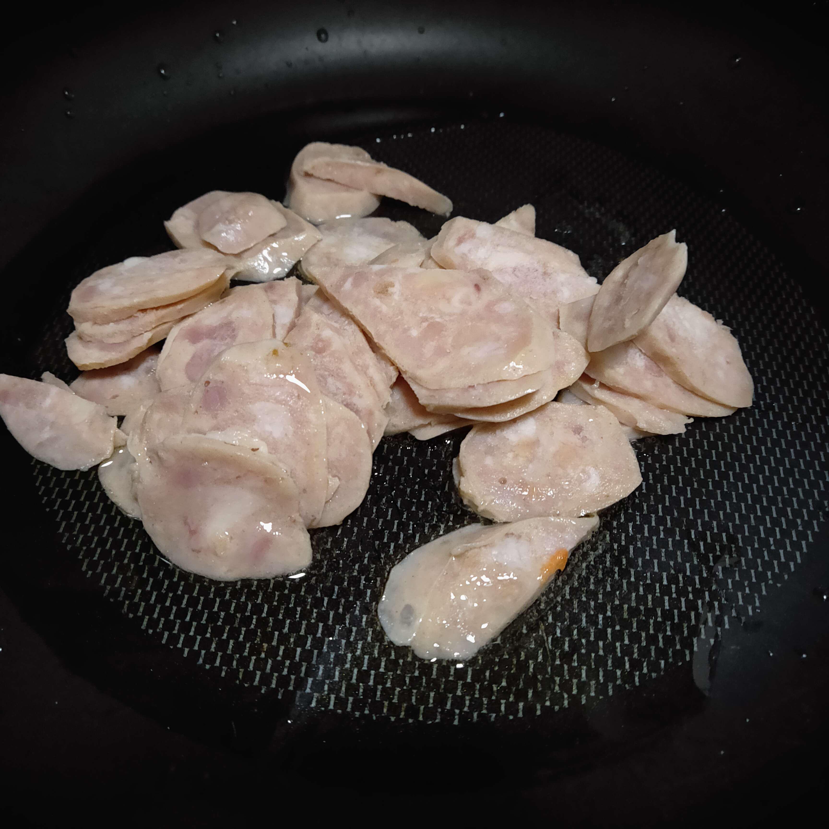 杏鮑菇炒肉腸的做法-咸鮮味炒菜譜-易網<a href=http://www.xllyou.com/ target=_blank class=infotextkey>健康養生</a>網 杏鮑菇炒肉腸的做法-咸鮮味炒菜譜