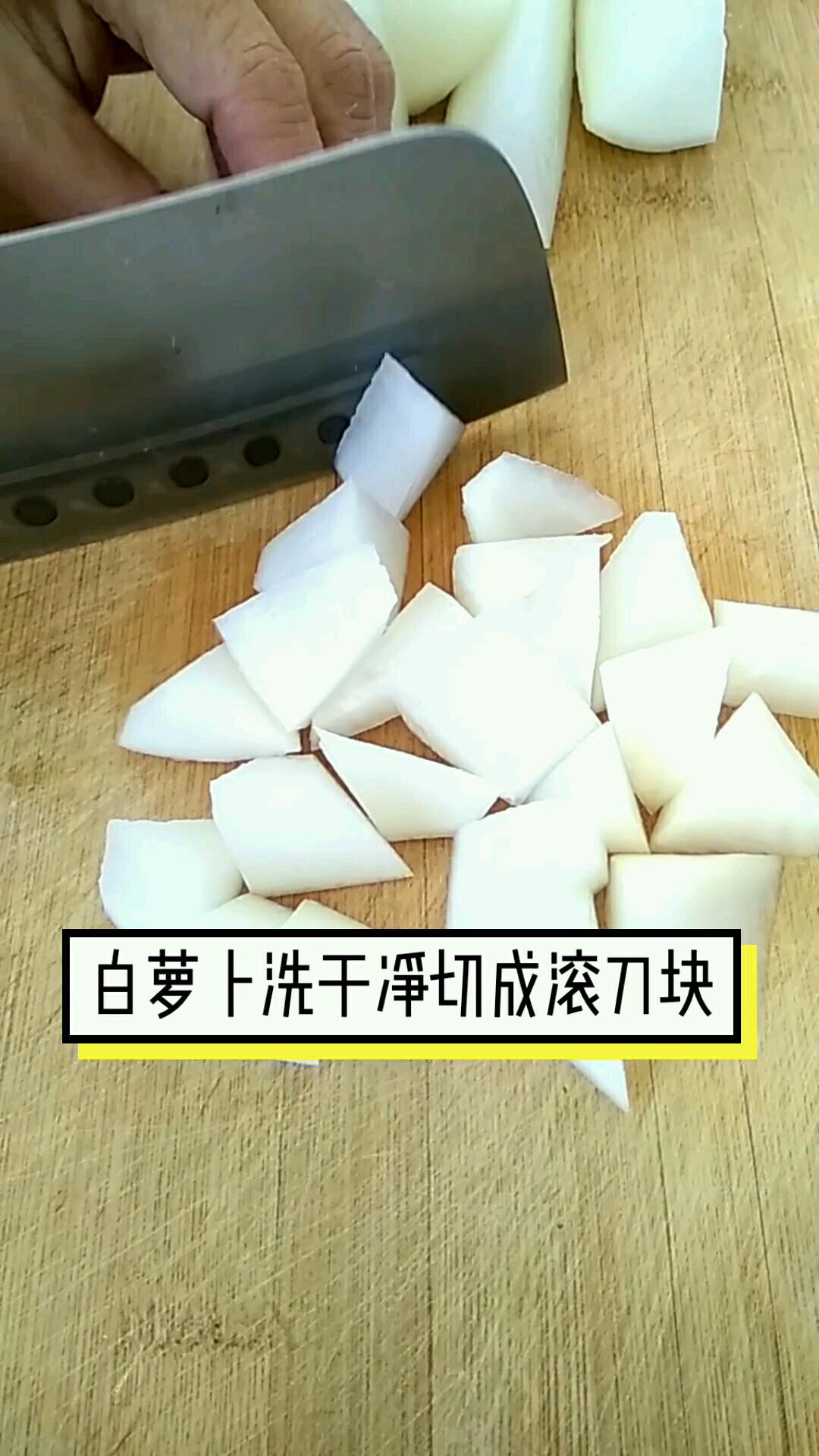 大蝦配蘿卜 鮮美加營養的做法-咸鮮味燒菜譜-易網<a href=http://www.xllyou.com/ target=_blank class=infotextkey>健康養生</a>網 大蝦配蘿卜 鮮美加營養的做法-咸鮮味燒菜譜