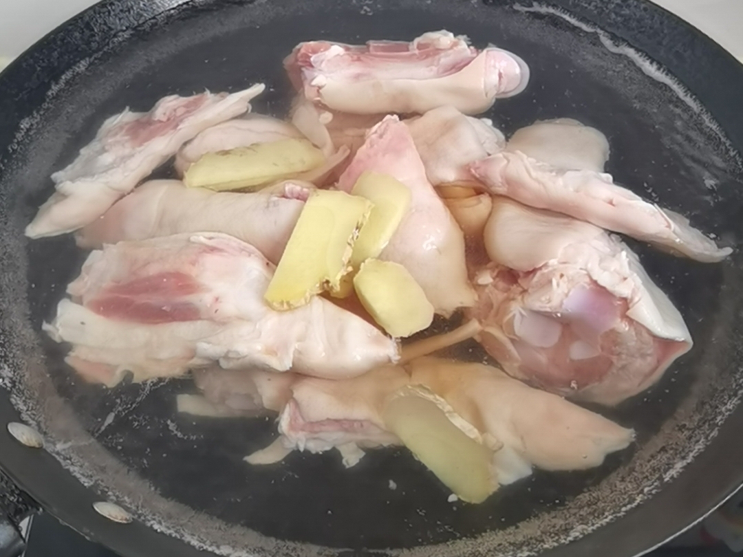 腐乳豬蹄-滿滿的膠原蛋白,軟糯不油膩,入口即化的做法-咸鮮味燉菜譜-易網<a href=http://www.xllyou.com/ target=_blank class=infotextkey>健康養生</a>網 腐乳豬蹄-滿滿的膠原蛋白,軟糯不油膩,入口即化的做法-咸鮮味燉菜譜