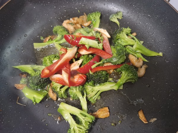 蝦仁炒西蘭花的做法-家常味炒菜譜-易網(wǎng)健康養(yǎng)生網(wǎng) 蝦仁炒西蘭花的做法-家常味炒菜譜