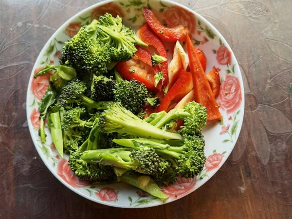 蝦仁炒西蘭花的做法-家常味炒菜譜-易網(wǎng)健康養(yǎng)生網(wǎng) 蝦仁炒西蘭花的做法-家常味炒菜譜