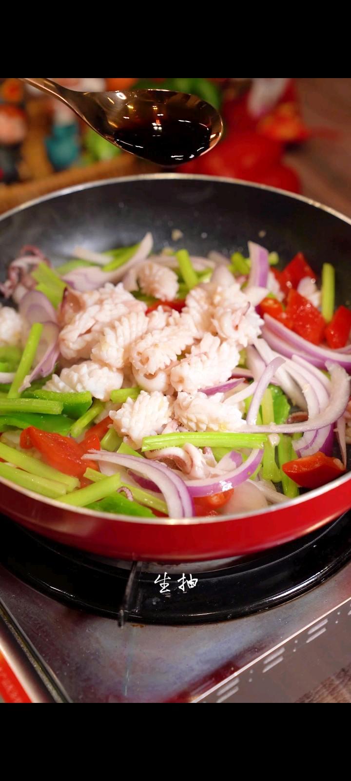這道巨好吃的爆炒魷魚，脆爽鮮嫩的口感，的做法-家常味炒菜譜
