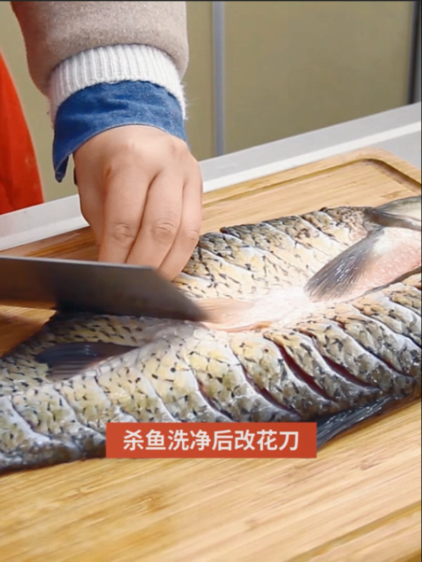 萬州烤魚三大步：“先腌后烤再燉”！的做法-香辣味烤菜譜