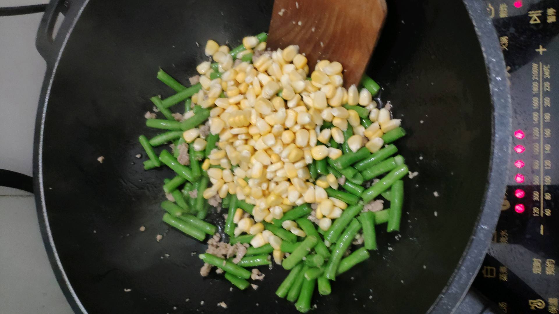 豆角玉米雞腿菇炒肉沫的做法-家常味炒菜譜