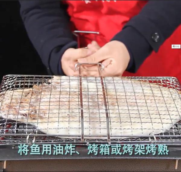 萬州烤魚三大步：“先腌后烤再燉”！的做法-香辣味烤菜譜