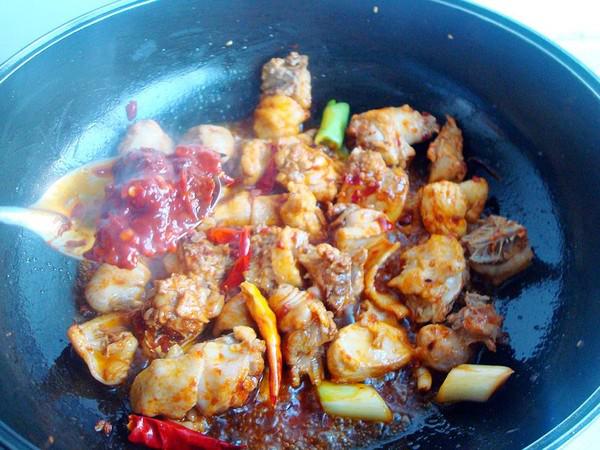 干豇豆香菇燒土雞的做法-香辣味燒菜譜