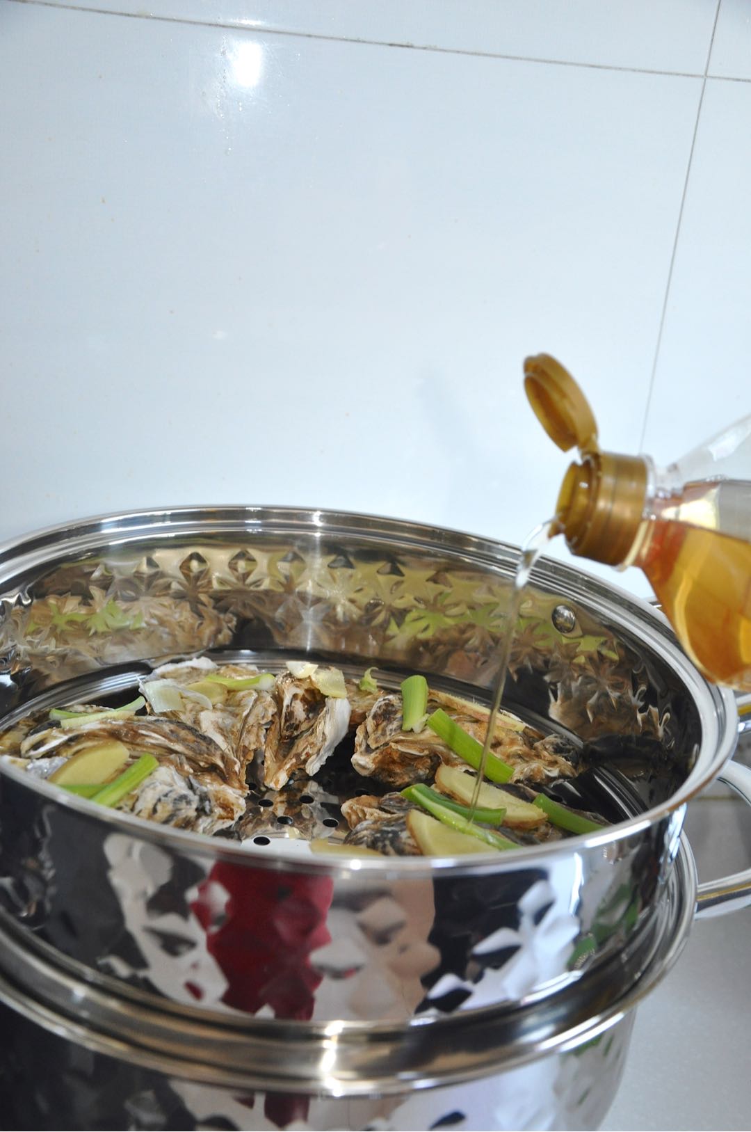 今日美食～白灼生蠔的做法-蒜香味蒸菜譜