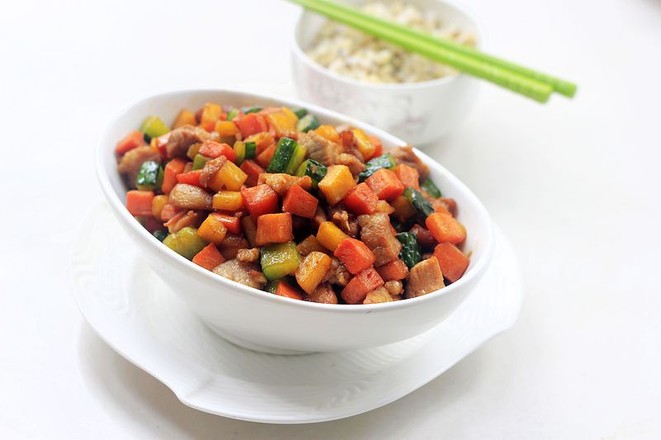 胡蘿卜黃瓜炒肉丁的做法-家常味炒菜譜