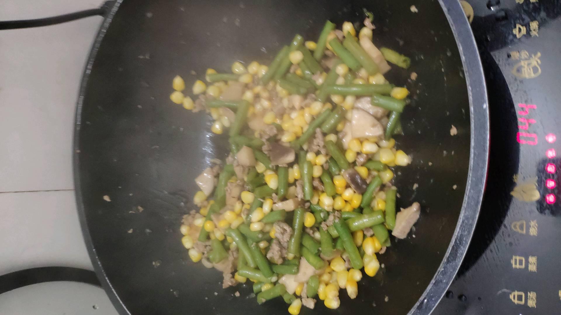 豆角玉米雞腿菇炒肉沫的做法-家常味炒菜譜