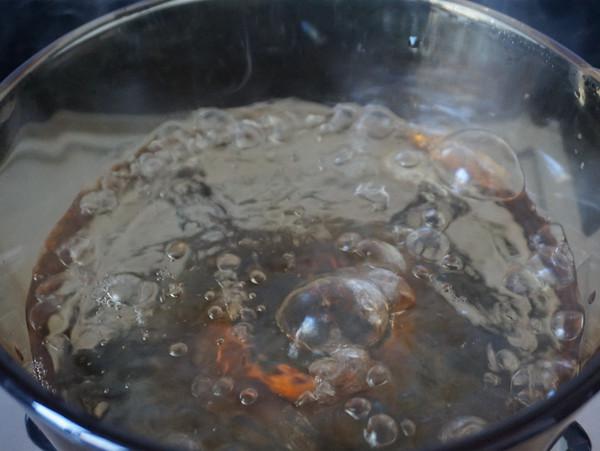 高纖又補腦的涼拌輕食——西芹拌桃仁的做法-酸甜味拌菜譜