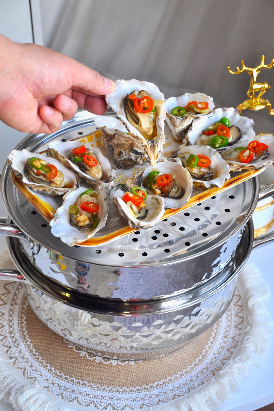 今日美食～白灼生蠔的做法-蒜香味蒸菜譜