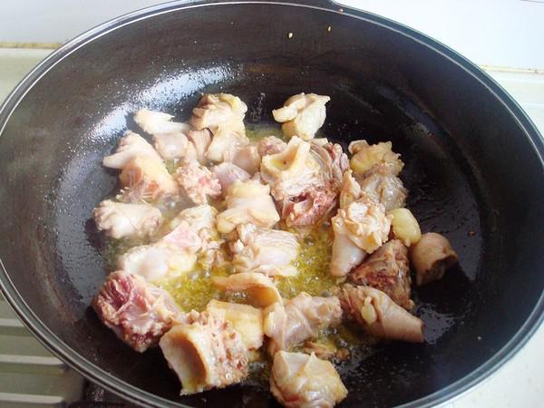 干豇豆香菇燒土雞的做法-香辣味燒菜譜