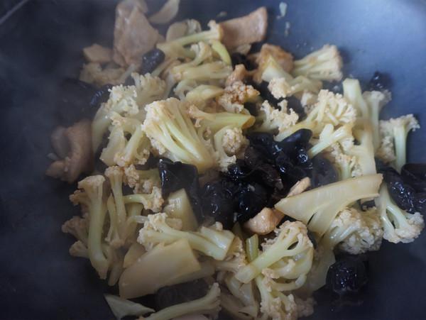 花菜木耳炒肉片的做法-家常味炒菜譜