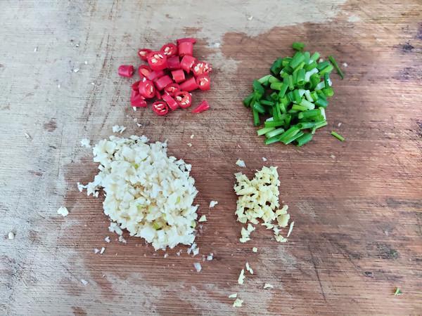 涼拌折耳根的做法-酸辣味拌菜譜