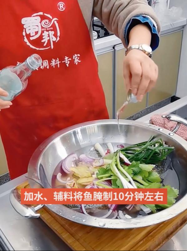 萬州烤魚三大步：“先腌后烤再燉”！的做法-香辣味烤菜譜