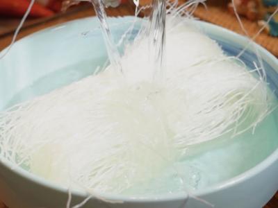 湯鮮味咩的花甲粉絲煲，一口就愛上！的做法-咸鮮味煮菜譜